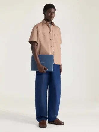 レザー製「Antigona」エンボス加工 ラージポーチ