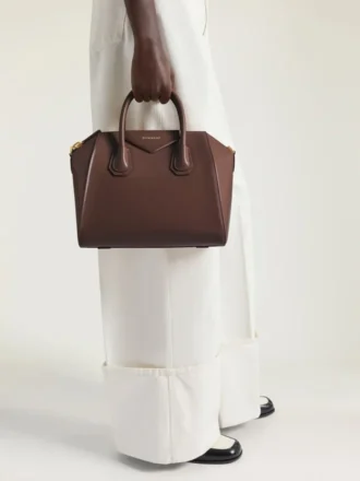 ボックスレザー製のスモール・Antigona Bag ボックスレザー製のスモール・Antigona Bag