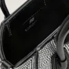 サテン素材のマイクロ・Antigona Bag（ストラス装飾）