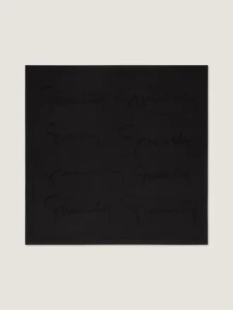 シルクジャカード製のスクエアモチーフにGivenchyのシグネチャー