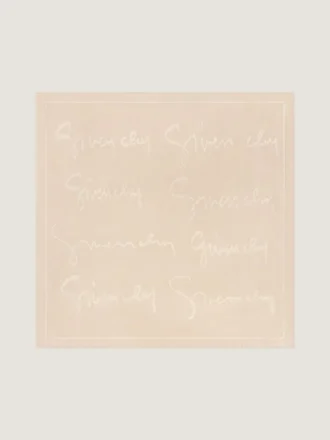 シルクジャカード製のスクエアモチーフにGivenchyのシグネチャー