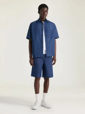 Givenchyのスタンプをあしらったデニム製クチュールシーム・バーミューダショーツ