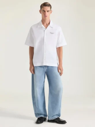 GIVENCHYのスタンププリントが施されたポプリンシャツ