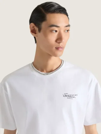 メタルとエナメル製のGivenchy テープ ネックレス