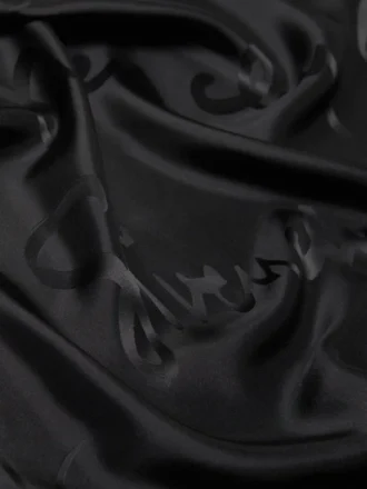 シルクジャカード製のスクエアモチーフにGivenchyのシグネチャー