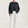 レザーとサテン製のボンバージャケット。Givenchy Parisの刺繍入り レザーとサテン製のボンバージャケット。Givenchy Parisの刺繍入り