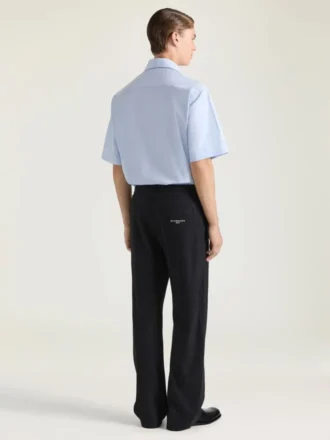 フリース素材のクチュール・シーム・ジョガーパンツ（Givenchy Parisの刺繍入り）