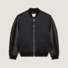レザーとサテン製のボンバージャケット。Givenchy Parisの刺繍入り レザーとサテン製のボンバージャケット。Givenchy Parisの刺繍入り