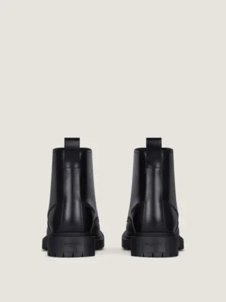 レザー製レースアップブーツ