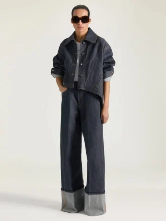 生デニムの折り返しジーンズ