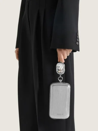 クリスタルジュエルをあしらったメタル製イブニングクラッチ