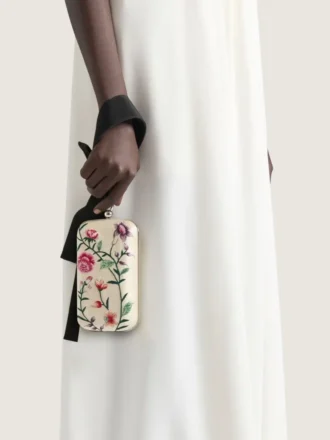 フローラル刺繍とリボン付きイブニングクラッチ