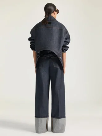 生デニムの折り返しジーンズ