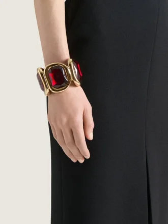 メタルとクリスタルを使用した彫刻的なデザインのクリスタルカフ