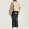 コットンとウール製のレザーカラー付きクロップド・ピーコート コットンとウール製のレザーカラー付きクロップド・ピーコート