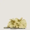 バラの花びらをあしらったレザー製「ブードワール」フラットミュール バラの花びらをあしらったレザー製「ブードワール」フラットミュール