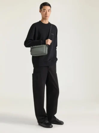 ナイロン製 エッセンシャル U クロスボディバッグ